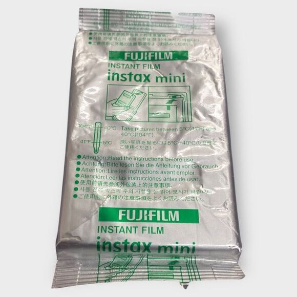 Fujifilm Instax Mini 11  Lilac Purple Camera Instant Film with Extra Film in Box - Picture 2 of 10